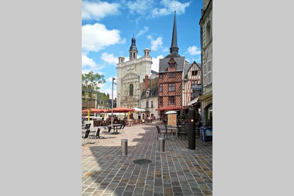 L'Escapade : Maison Centre-Ville Avec Cour Saumur Exterior photo